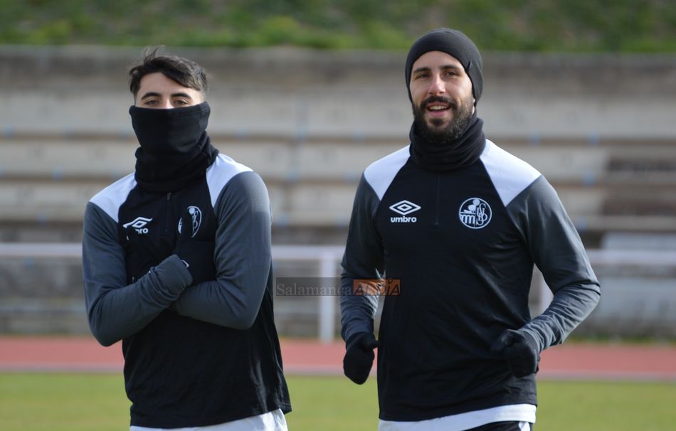 Ribeiro y Benito muestran su alegría bajo el frío salmantino / Carlos Cuervo