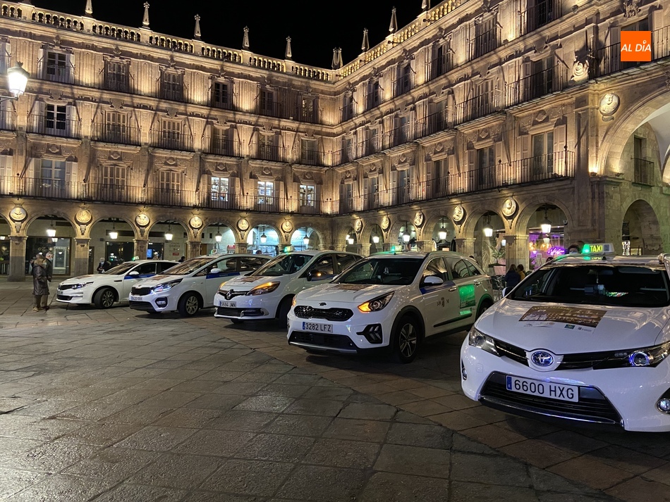 ?Taxiluz?, iniciativa solidaria para que los mayores de las residencias disfruten de la iluminación navideña