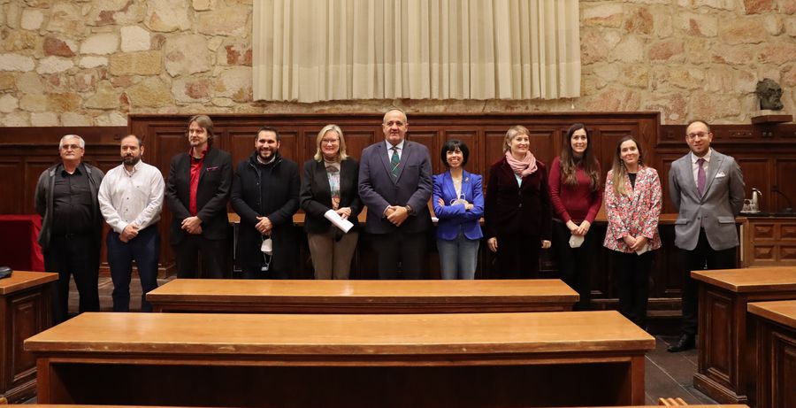 Presentación de este nuevo título de la USAL, con la presencia, en el centro, del vicerrector de Posgrado, Nicolás Rodríguez