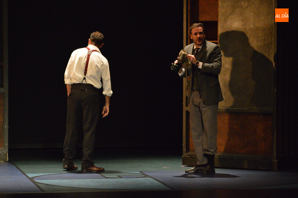 Un momento de la representación de La máquina de Turing