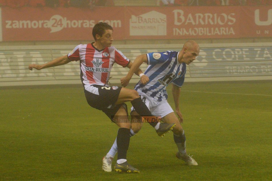Julián Luque, ex del Guijuelo, tras dar un pase / Guillermo García