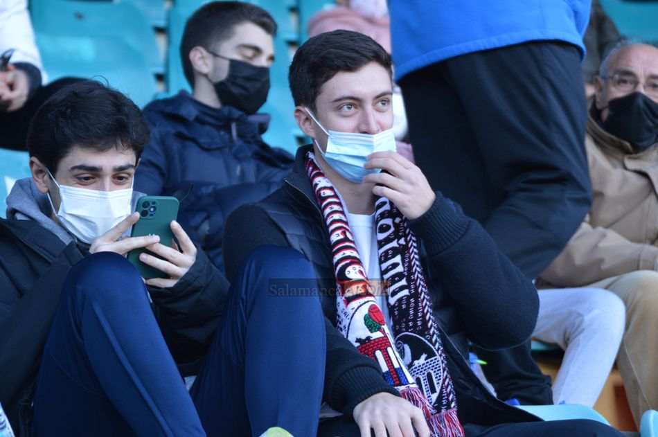 Aficionados ven el partido / Guillermo García