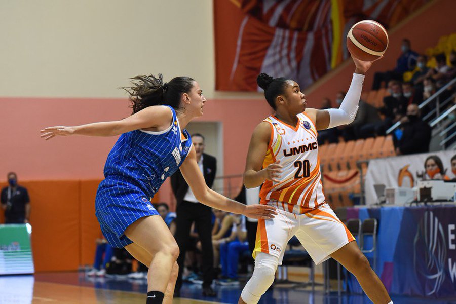 Cazorla, en un momento del partido / CB Avenida