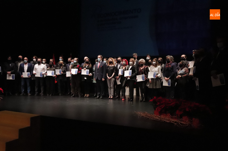 Acto de reconocimiento a la solidaridad de las empresas en el Teatro Liceo. Foto: Guillermo García