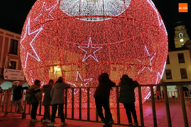 La iluminación de Navidad se ponía en marcha este martes en Peñaranda