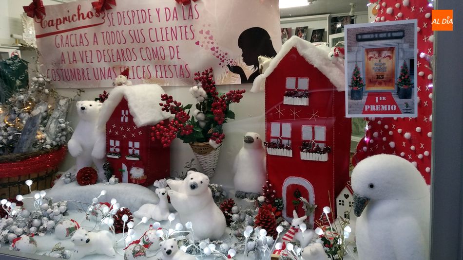 Imagen del escaparate de la tienda Caprichos ganador del II Concurso de Escaparates / E. Corredera