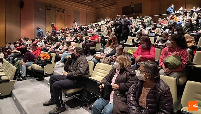 El Teatro del CDS acogía la obra Del Otro Lado de la compañía Escena Miriñaque