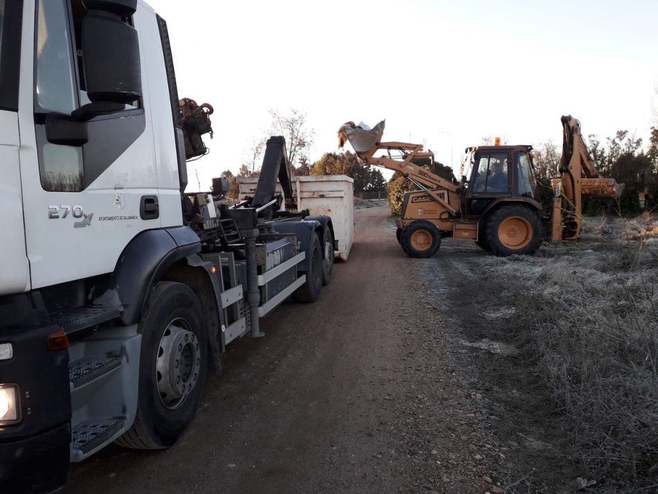El Ayuntamiento de Salamanca reduce un 71% la presencia de escombros en caminos del extrarradio de la ciudad