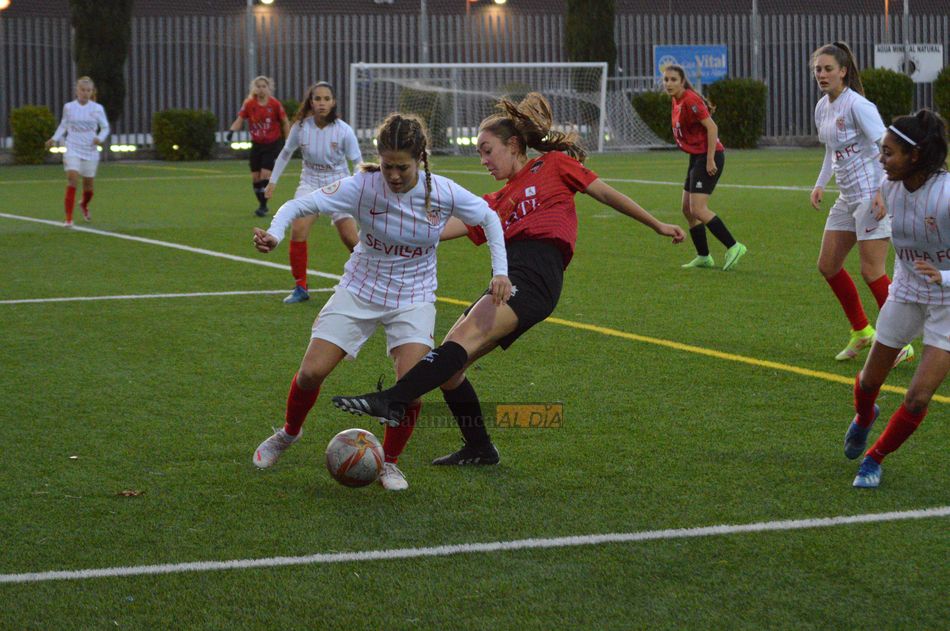 Los dos conjuntos disputan un esférico / Guillermo García