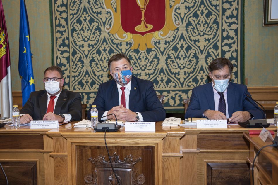 Carlos García Carbayo (primero por la derecha), nuevo presidente del GCPHE - Lola Pineda