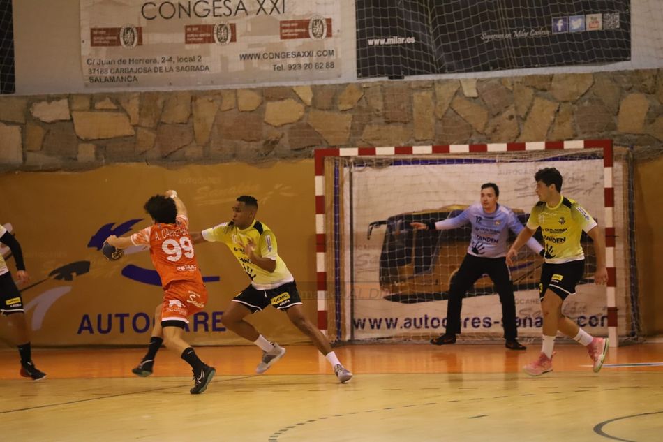 Un encuentro en casa del BM Salamanca / Lydia González