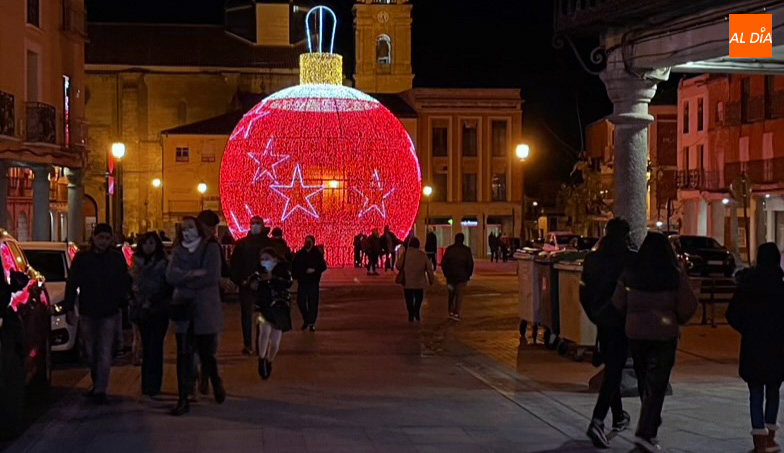 Cientos de personas llenaban las calles y plazas de la ciudad durante el arranque de este puente festivo de diciembre