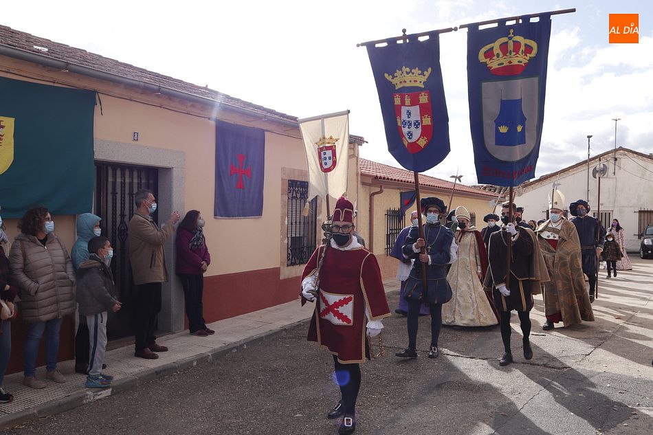 Los vecinos participan en un vistoso e histórico desfile - Guillermo García