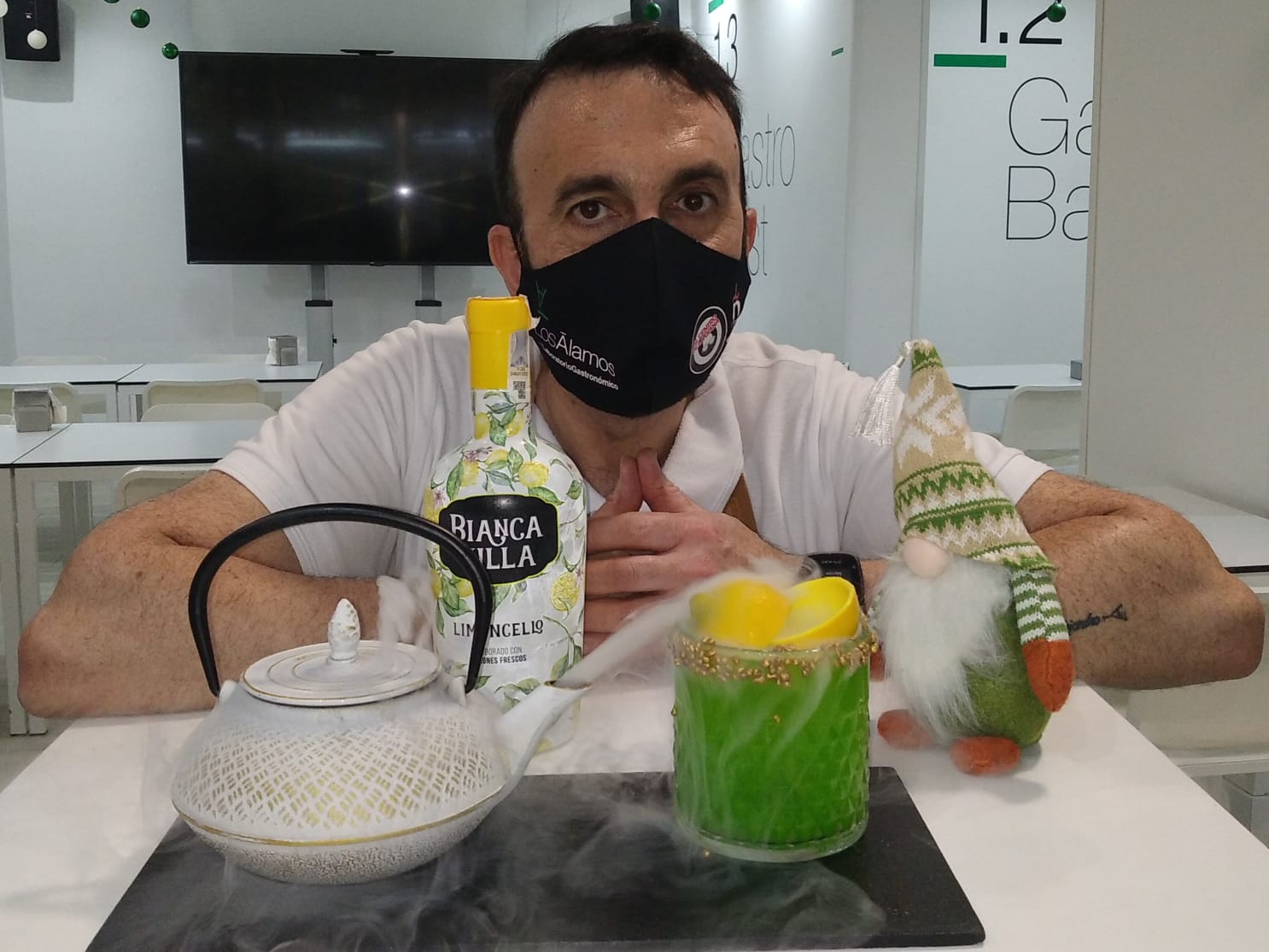 Teo Marcos presenta su cóctel Pacífico de Navidad