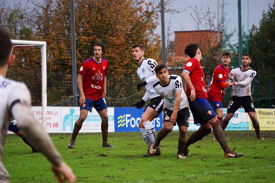 El Salamanca UDS, en su partido con el Ceares / Salamanca CF UDS
