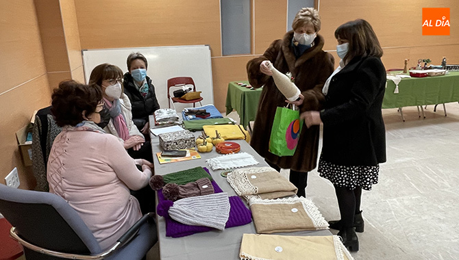 El Centro Parroquial acogía una nueva edición del rastrillo solidario