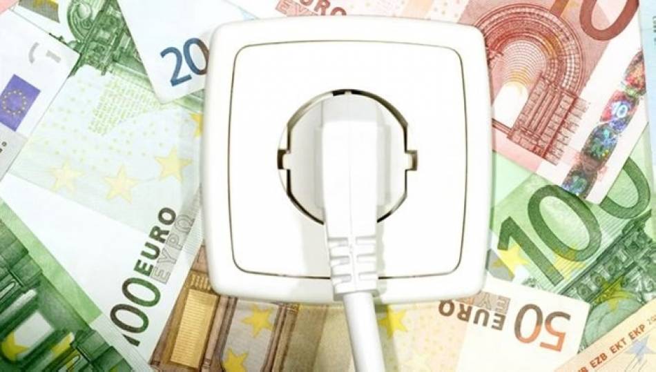 El precio de la luz se desploma este miércoles un 48,7%, hasta los 108,73 euros/MWh