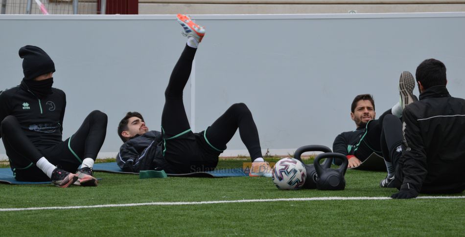 Manu Sánchez, Lama y Marín, en el césped / Carlos Cuervo