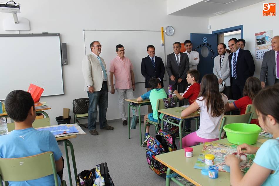 Foto de archivo de la visita al colegio de Catellanos de Moriscos de Fernando Rey, consejero de Educación, en junio de 2018