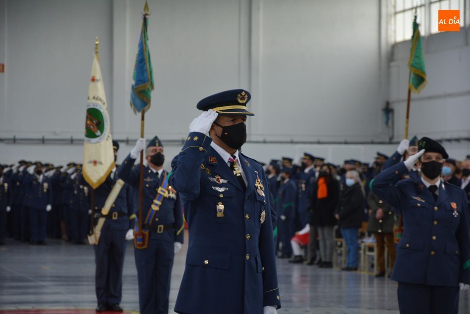 Desfiles y condecoraciones para celebrar la fiesta de la Virgen de Loreto en la Base Aérea de Matacán