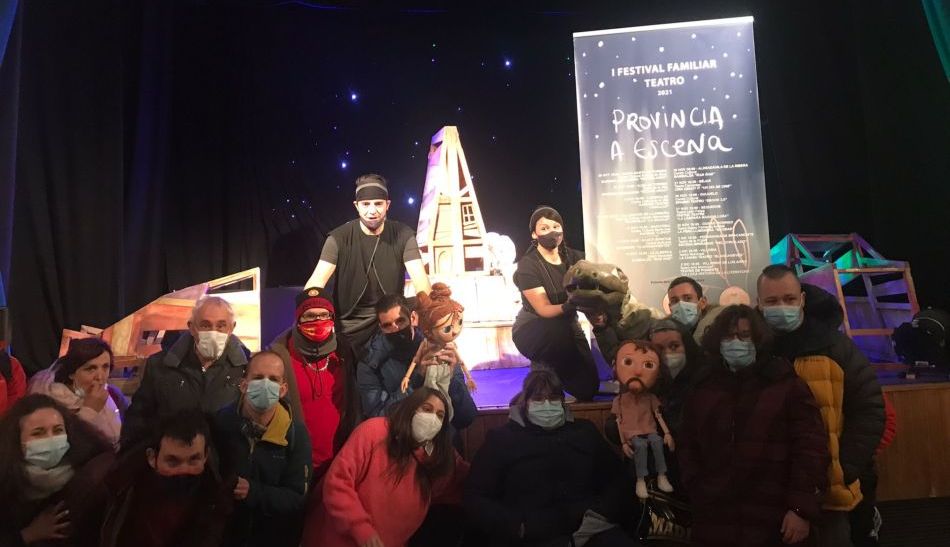 La compañía catalana Festuc tras su actuación en Sequeros