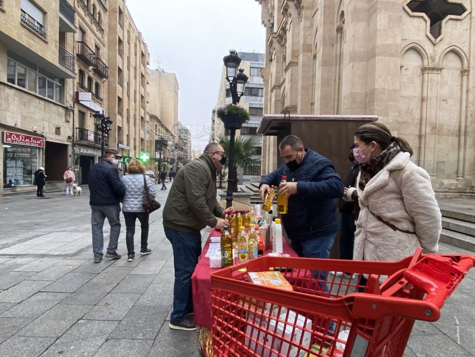 La Hermandad recoge alimentos no perecederos para los desfavorecidos - Jesús Despojado