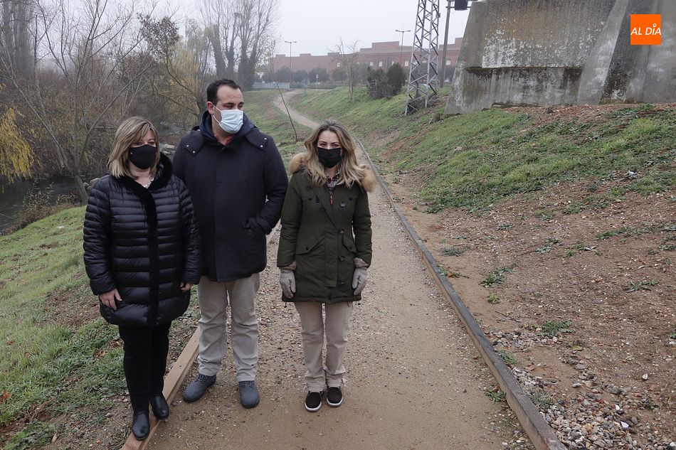 El nuevo paseo tiene medio kilómetro de largo a orillas del Tormes - Fotos: Guillermo García