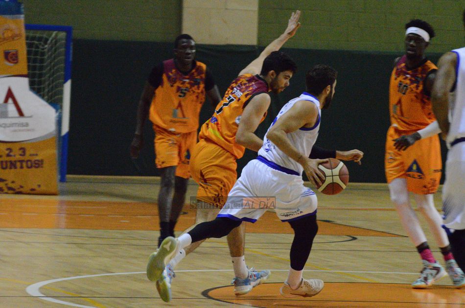 Un momento del duelo / Guillermo García