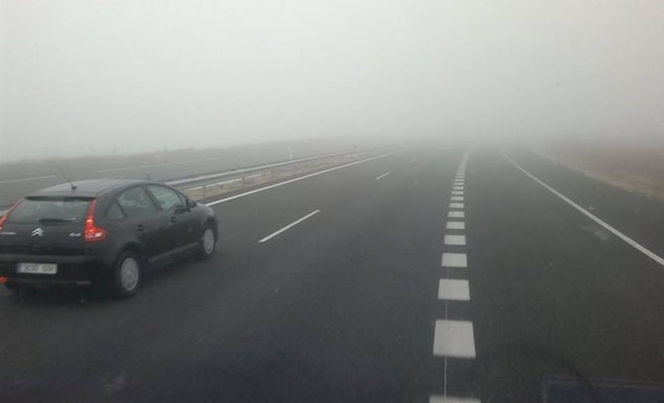 Dos tramos de autovía en Salamanca afectados por la densa niebla