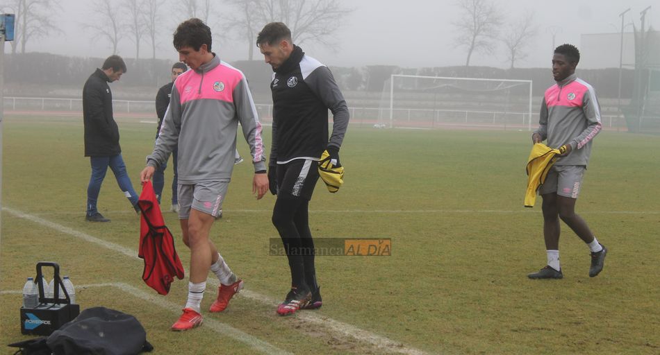 Foto 2 - El primer equipo y el filial del Salamanca UDS juegan un partido con Esteban Mosquera como principal novedad