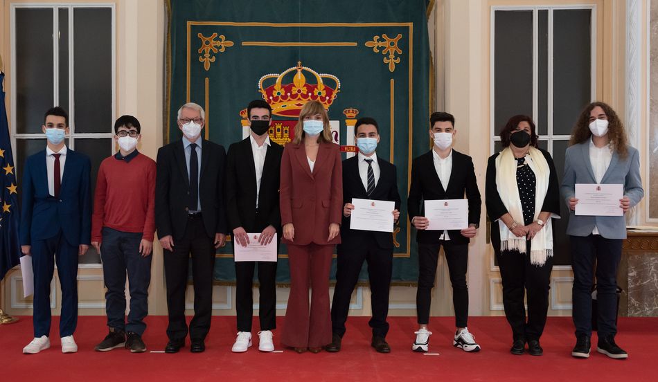 El salmantino Raúl Méndez, cuarto por la izquierda, junto a la ministra de Educación y Formación Profesional, Pilar Alegría, en el acto celebrado en la sede del Ministerio