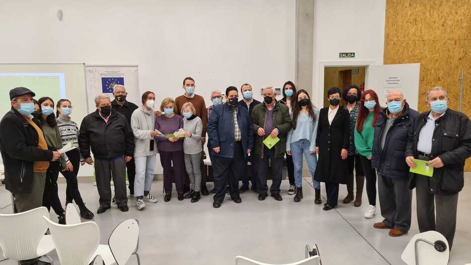 Taller intergeneracional celebrado este martes en el CMI Julián Sánchez El Charro. Foto: @AytoSalamanca