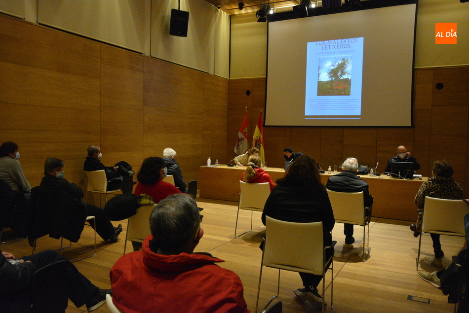 Presentación del libro Esos malditos letreros, de Mateo Vallejo. Foto: Vanesa Martins
