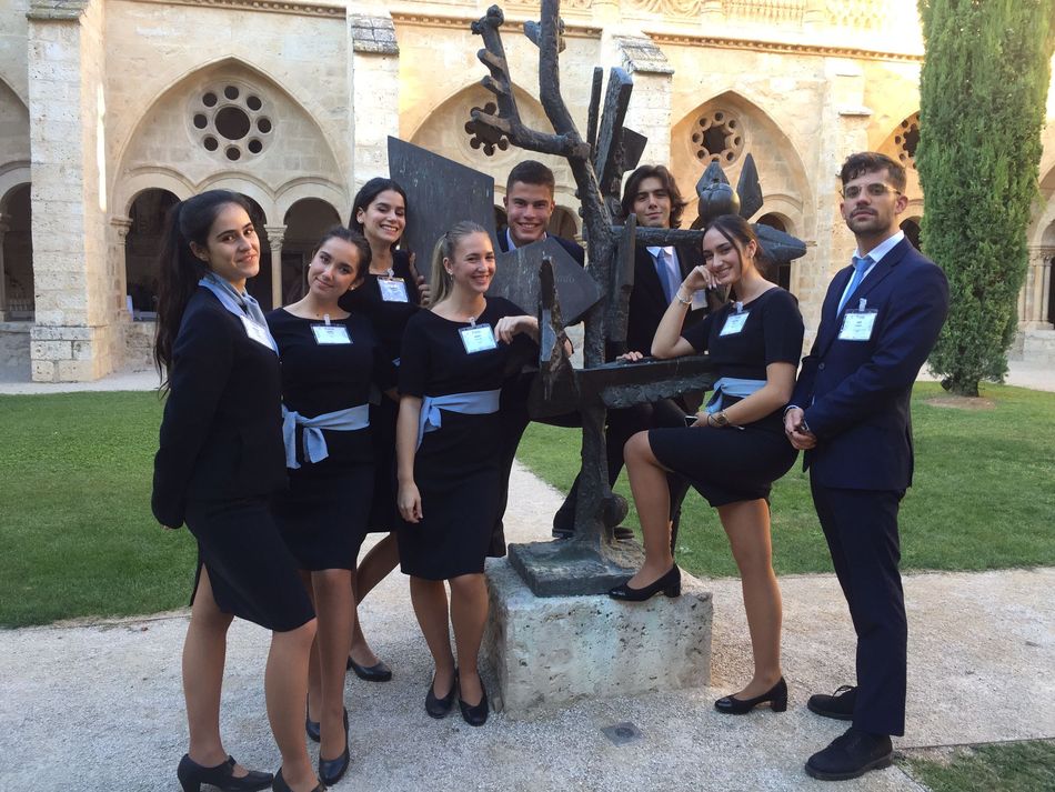 MH Azafatas y Azafatos, profesionalidad y protocolo para que su evento sea un éxito