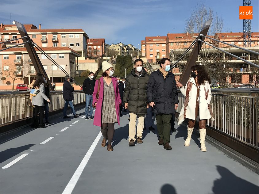 El presidente de la Junta de Castilla y León, Alfonso Fernández Mañueco, y el alcalde de Salamanca, Carlos García Carbayo, entre otros, durante la inauguración - Fotos: GG