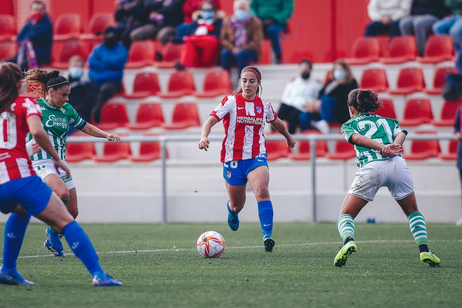 Lauris, en su primer partido oficial / Atleti Femenino