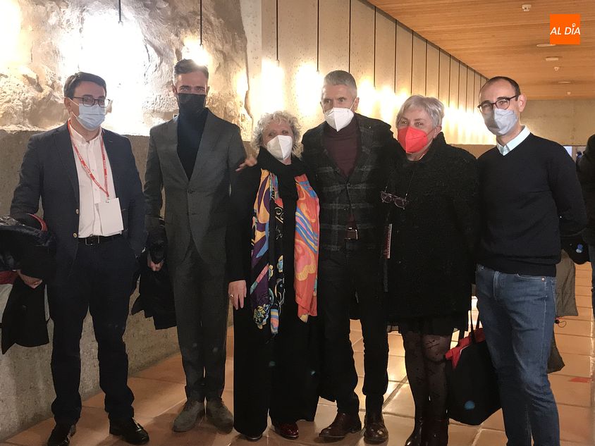 David Serrada (1º izqda.) nuevo secretario del PSOE Salamanca junto con otros dirigentes sociallistas y el ministro Marlaska - Fotos: Guillermo García