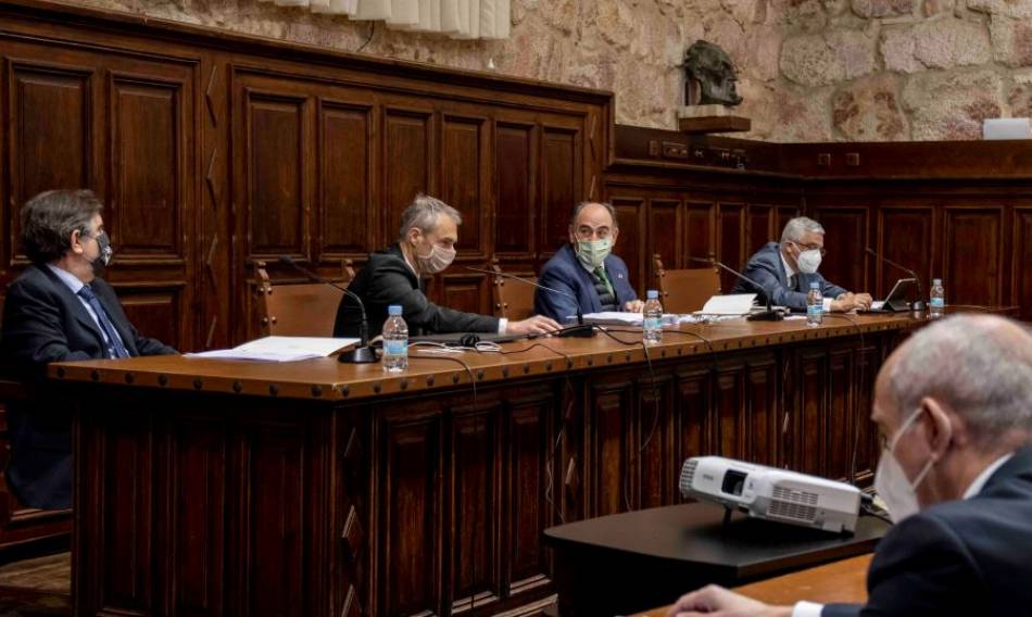 Una reunión anterior del Consejo Social de la USAL - Archivo